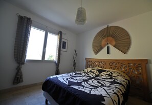 3 chambres, bureau, accès au Wi-Fi (inclus), literie fournie