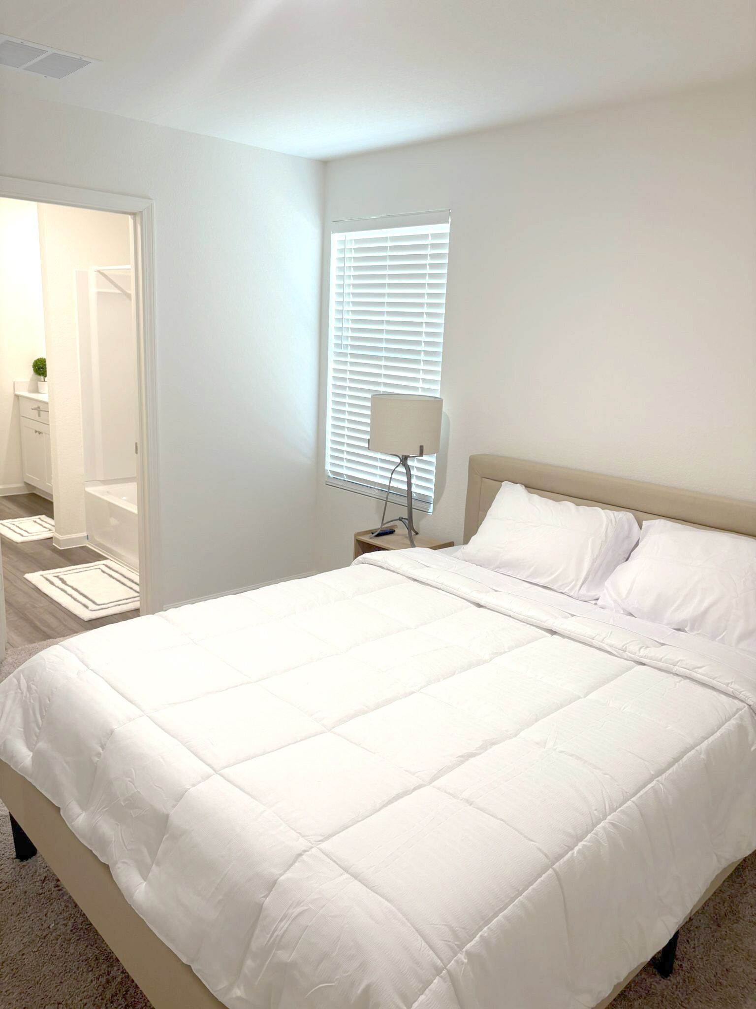 4 bedrooms, iron/ironing board, WiFi