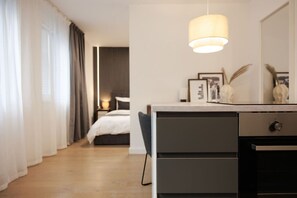 1 bedroom, desk, iron/ironing board, free WiFi - Secret Garden Suite with Terrace, 10 min to Center (Wien)