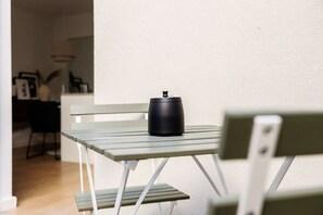 Dining - Secret Garden Suite with Terrace, 10 min to Center (Wien)