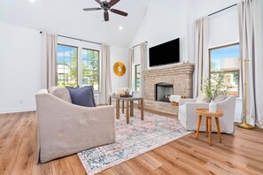 Smart TV y chimenea