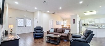 Villa with Golf Cart-Walking Distance of Spanish Springs And Shopping Amenities.