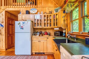 雪櫃、微波爐、焗爐、爐具