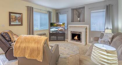 3 Bedroom Condo, Walk to Downtown, Shops, Coaster, Wineries, Grnd Floor