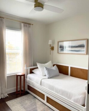 3 bedrooms, iron/ironing board, WiFi - Coastal Driftwood Cottage (Inlet Beach)