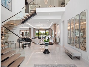 Lobby - Reunion Elegance - TT483 (Reunion)