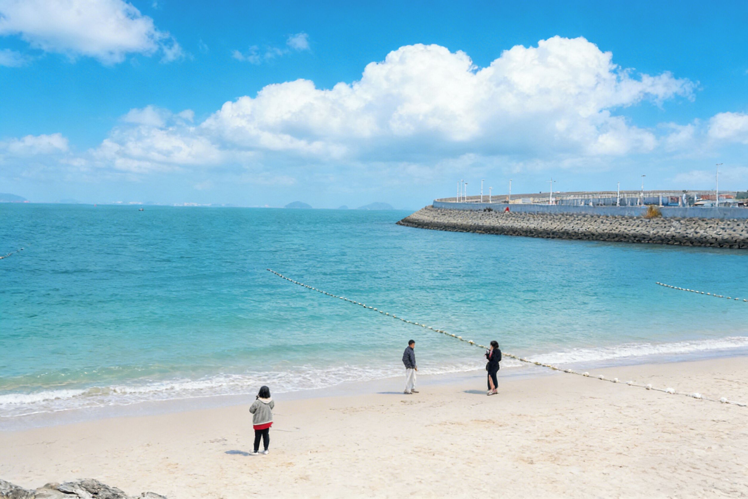 Beach nearby, white sand, sun-loungers, beach umbrellas