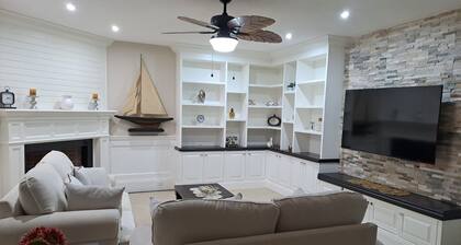 Luxurious house, with exclusive details. Living Room, Kitchen, Dining Room, Study Room