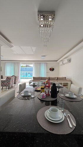 House on the beach in Pernambuco - Guarujá Very spacious! 6 minutes walk from the beach!