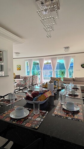 House on the beach in Pernambuco - Guarujá Very spacious! 6 minutes walk from the beach!