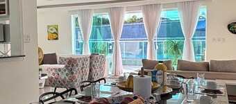 House on the beach in Pernambuco - Guarujá Very spacious! 6 minutes walk from the beach!