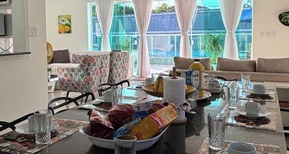 House on the beach in Pernambuco - Guarujá Very spacious! 6 minutes walk from the beach!