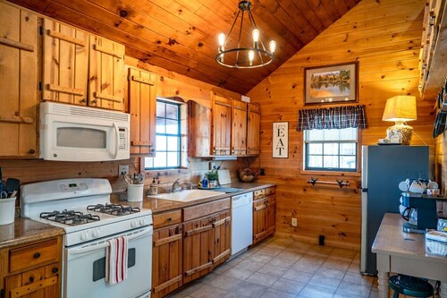 Chase Mtn Chalet with River Access