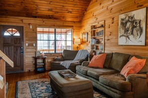 Smart-TV, Videospiele, Tischfußball, Bücher