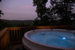 Tina de hidromasaje al aire libre