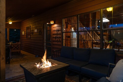 Chase Mtn Chalet with River Access