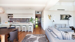 Living area - Panoramic Paradise, Mosman IH Luxe (Mosman)