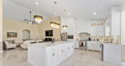 Modern Oasis Golden Elegance Disney Lego Land Area 5 bedrooms big lot