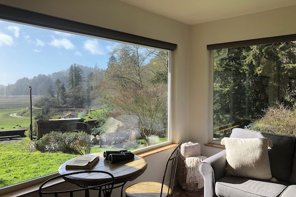 Een smart-tv en een stereo