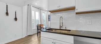 Detroit 3BR in Mexicantown | Sleeps 7 + WiFi