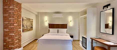 Habitación triple, balcón, vista al jardín | Ropa de cama de alta calidad, minibar, insonorización y cunas gratuitas