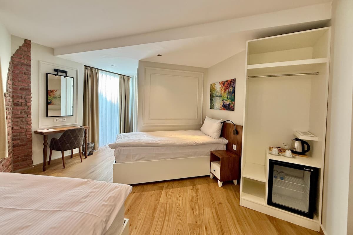 Deluxe Triple Room | Free WiFi