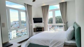 Deluxe Double Room | Desk, blackout curtains, soundproofing, free WiFi