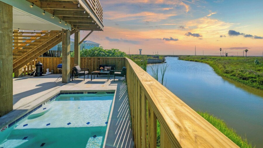 Sleeps 20 2 Homes w/ Beach Boardwalk Access, Water Canal Views, & Priv Pools