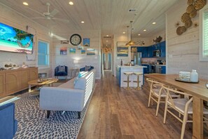 Casa (Multiple Bedrooms) | Parte interna