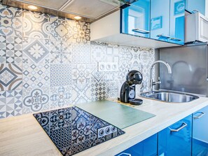 Fridge, dishwasher, cookware/dishes/utensils