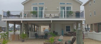 3-bedroom house in charming Tuckerton with AC, WiFi.