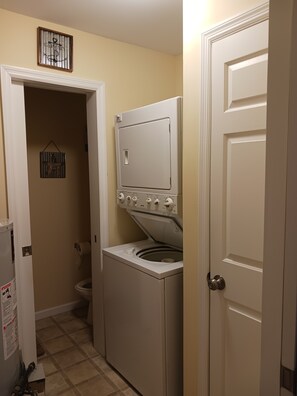 Interior - 3-bedroom house in charming Tuckerton with AC, WiFi. (Tuckerton)