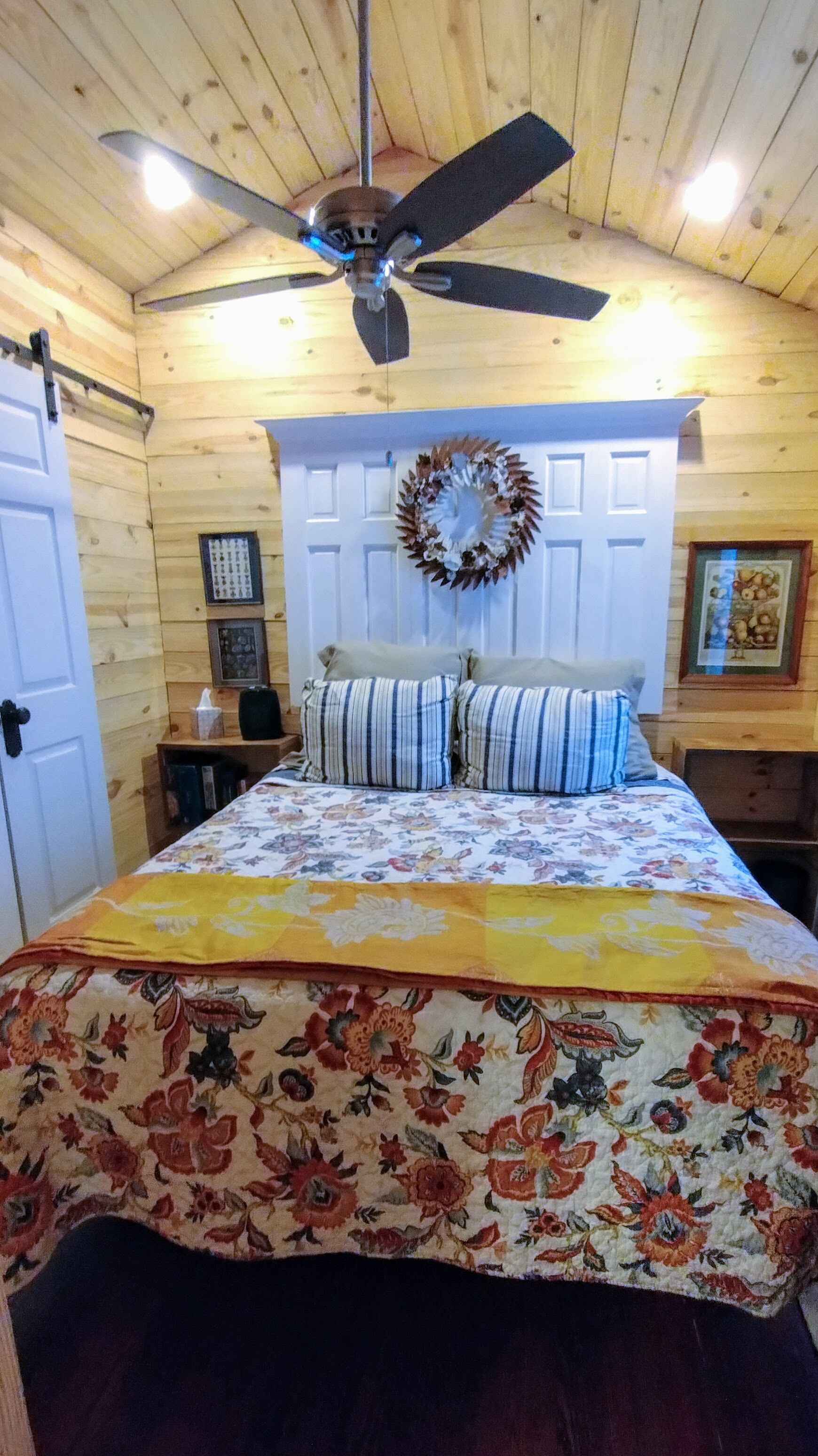 2 多间卧室、办公桌、熨斗/熨衣板、旅行婴儿床