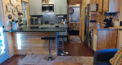Charming NEW 2 BR Cottage, WiFi & Pet Friendly in Convenient Steele