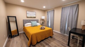 5 bedrooms, desk, iron/ironing board, free WiFi - Stunning Pet Friendly House with King Bed and Texas Size Backyard in Weslaco (Weslaco)