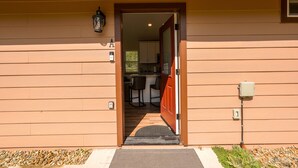 A wooden building entrance with a door leading to a kitchen area. - New 1 Bed Near Yosemite, Fire Pit, Washer, Dryer (Mariposa)