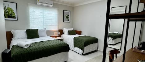 Kolmen hengen huone | Kapseli