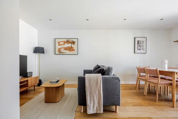 TV, stereo - Blueground | Oberkampf, washer, nr cemetery (Paris)