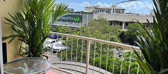 Hidden Gem apartment in the heart of Cairns. Free Parking