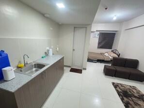 1 Schlafzimmer, Schreibtisch, WLAN, Bettwäsche