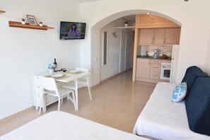 Iron/ironing board, internet - Discover the comfort and tranquility of this cozy studio in Roses! (Roses)