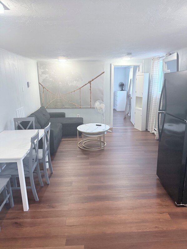 Interior - Charming garden level 1 bedroom 1 bath apartment in Brockton (Brockton)