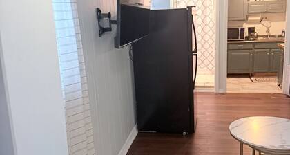 Charming garden level 1 bedroom 1 bath apartment in Brockton