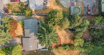 Charming 4-bedroom house with AC, Hot-Tub in Bonney Lake