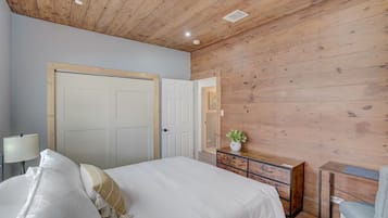 3 habitaciones, escritorio, tabla de planchar con plancha y wifi