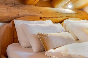 Bureau, fer et planche à repasser, lit parapluie, Wi-Fi gratuit