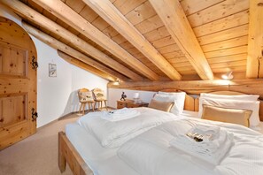 Schreibtisch, Bügeleisen/Bügelbrett, Reisekinderbett, kostenloses WLAN