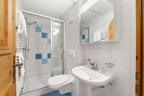 Shower, hair dryer, bidet - Luxury chalet St. Moritz with panoramic mountain view (Madulain)