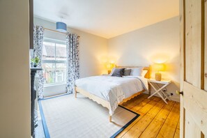 2 室のベッドルーム、デスク、アイロン / アイロン台、WiFi (無料)