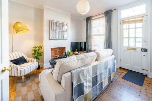 Swift Host |Off Unthank Road | 2 bed + Parking + Garden